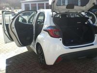 Gebraucht Toyota Yaris Team 125 PS (91 kW) 2023 Schneeweiß Limousine