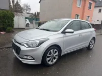Gebraucht Hyundai i20 84 PS (61 kW) 2015 Silber Limousine