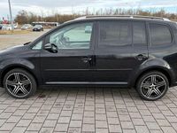 Gebraucht VW Touran Cup 105 PS (77 kW) 2014 Schwarz Van / Kleinbus