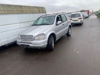 Gebraucht Mercedes ML270 163 PS (119 kW) 2001 Silber SUV