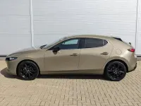 Neu Mazda 3 Homura-Line 140 PS (102 kW) 2025 Zircon sand metallic Limousine