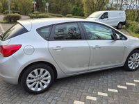 Gebraucht Opel Astra 140 PS (102 kW) 2011 Silber Kleinwagen