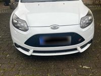 Gebraucht Ford Focus ST 250 PS (183 kW) 2014 Weiß Kombi