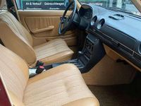 Gebraucht Mercedes 200 109 PS (80 kW) 1982 Rot Limousine
