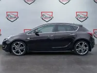 Usata Opel Astra Innovation 170 CV (125 kW) 2013 Marrone Berlina