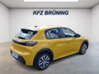 Gebraucht Peugeot e-208 Active 100 kW (136 PS) 2022 Faro gelb metallic (metallic) Kleinwagen