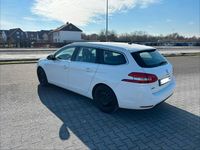 Gebraucht Peugeot 308 SW Allure 131 PS (96 kW) 2018 Weiß Kombi