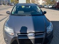Używany Ford Focus SYNC Edition 125 KM (91 kW) 2014 Brązowy Sedan/Limuzyna