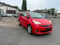 Gebraucht Toyota Verso-S Club 99 PS (72 kW) 2011 Rot Van / Kleinbus