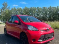 Gebraucht Toyota Aygo 68 PS (50 kW) 2012 Rot Kleinwagen