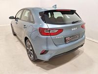 Neu Kia Ceed Play 101 PS (74 kW) 2025 Yucca steel Kleinwagen