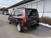 Gebraucht Mercedes T180 Progressive 116 PS (85 kW) 2024 Rot Van / Kleinbus