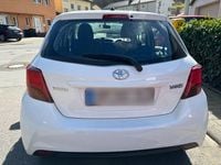 Gebraucht Toyota Yaris 69 PS (50 kW) 2016 Weiß Kleinwagen