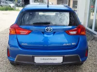 Gebraucht Toyota Auris Hybrid Life 99 PS (72 kW) 2014 Electric blue metallic Limousine