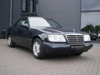 Gebraucht Mercedes E220 150 PS (110 kW) 1997 Smargdschwarzmet.189 Cabrio