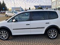 Gebraucht VW Touran Cross 140 PS (102 kW) 2015 Weiß Van / Kleinbus
