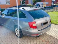 Gebraucht Skoda Superb 140 PS (102 kW) 2013 Silber Kombi