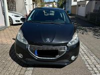Gebraucht Peugeot 208 Active 95 PS (69 kW) 2012 Schwarz Kleinwagen