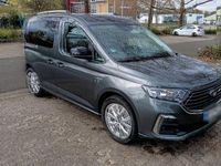 Gebraucht Ford Tourneo Titanium 122 PS (89 kW) 2024 Grau Kombi