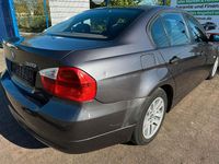 Gebraucht BMW 320 150 PS (110 kW) 2005 Grau Limousine
