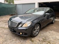 Usado Mercedes E200 136 CV (100 kW) 2009 Gris Berlina