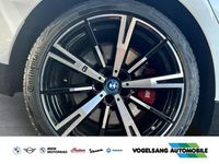 Gebraucht BMW 550e M Sport 489 PS (359 kW) 2025 Mineralweiss metallic Kombi