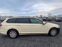 Gebraucht VW Passat Trendline 150 PS (110 kW) 2019 Gelb Kombi