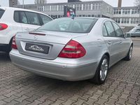 Używany Mercedes E500 Elegance 306 KM (225 kW) 2005 Srebrny Sedan/Limuzyna