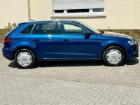 Gebraucht Audi A3 Attraction 105 PS (77 kW) 2013 Blau Limousine