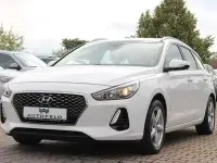 Gebraucht Hyundai i30 Trend 120 PS (88 kW) 2018 Weiß Kombi