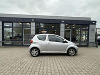 Gebraucht Toyota Aygo 68 PS (50 kW) 2006 Silber (metallic) Kleinwagen