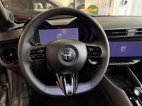 Neu Alfa Romeo Junior 145 PS (106 kW) 2026 Beige SUV
