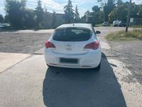 Gebraucht Opel Astra 101 PS (74 kW) 2011 Weiß Limousine