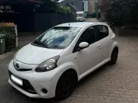 Gebraucht Toyota Aygo 68 PS (50 kW) 2012 Weiß Kleinwagen