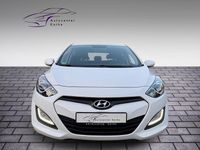 Gebraucht Hyundai i30 Edition 99 PS (72 kW) 2014 Weiß Limousine