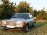 Gebraucht Mercedes 200 109 PS (80 kW) 1984 Grau Limousine