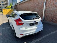 Używany Ford Focus Titanium 182 KM (133 kW) 2013 Biały Sedan/Limuzyna