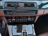 Gebraucht BMW 550 407 PS (299 kW) 2011 Weiß Limousine