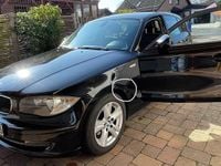 Gebraucht BMW 116 122 PS (89 kW) 2011 Schwarz Kleinwagen