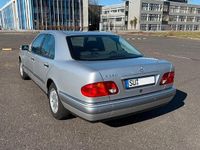 Gebraucht Mercedes E240 Elegance 170 PS (125 kW) 1999 Silber Limousine