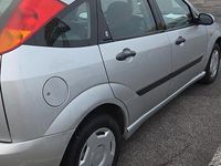 Gebraucht Ford Focus Ambiente 116 PS (85 kW) 1999 Silber Kombi