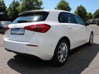 Gebraucht Mercedes A200 163 PS (119 kW) 2024 Weiß Limousine