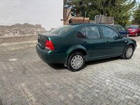 Second-hand VW Bora 101 CP (74 kW) 2000 Verde Berlinǎ