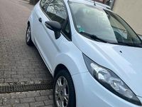 Gebraucht Ford Fiesta 60 PS (44 kW) 2012 Weiß Kleinwagen