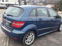 Gebraucht Mercedes B200 140 PS (102 kW) 2010 Blau Van / Kleinbus