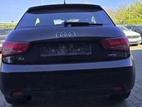 Używany Audi A1 Attraction 86 KM (63 kW) 2011 Czarny Hatchback