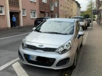 Second-hand Kia Rio 85 CP (62 kW) 2012 Argintiu Berlinǎ