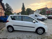 Gebraucht Toyota Verso-S Life 99 PS (72 kW) 2011 Weiß Van / Kleinbus