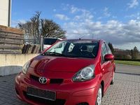 Gebraucht Toyota Aygo 68 PS (50 kW) 2010 Rot Kleinwagen