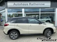 Neu Suzuki Vitara Comfort 129 PS (94 kW) 2025 Savannah/cosmic black pearl me SUV